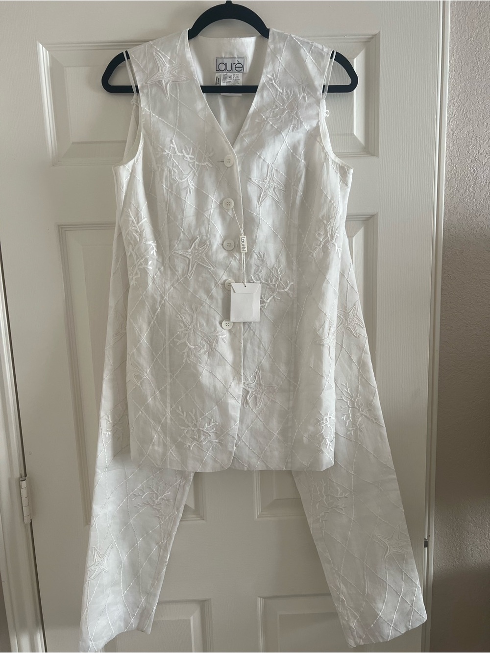 Laurel Escada Women's White Embroidered Pantsuit & Vest Set